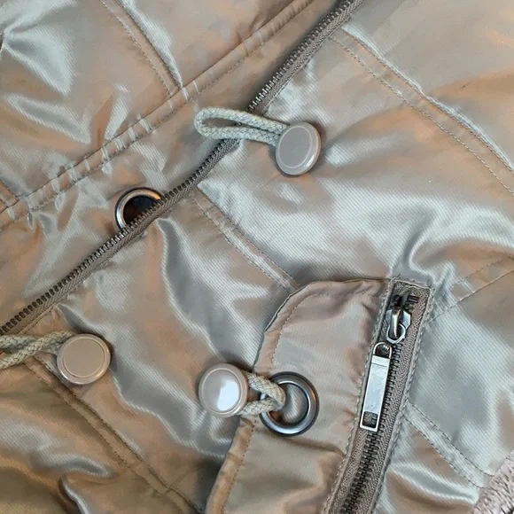 S Women’s Green-Gold Polyester Refuge Vest & Attachable Hood - Picture 4 of 7